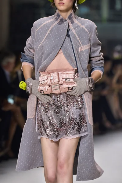 Look 15